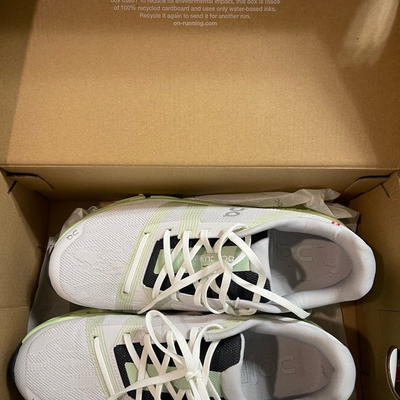 On Cloud GO Women’s Running Shoes - Picture 3 of 5